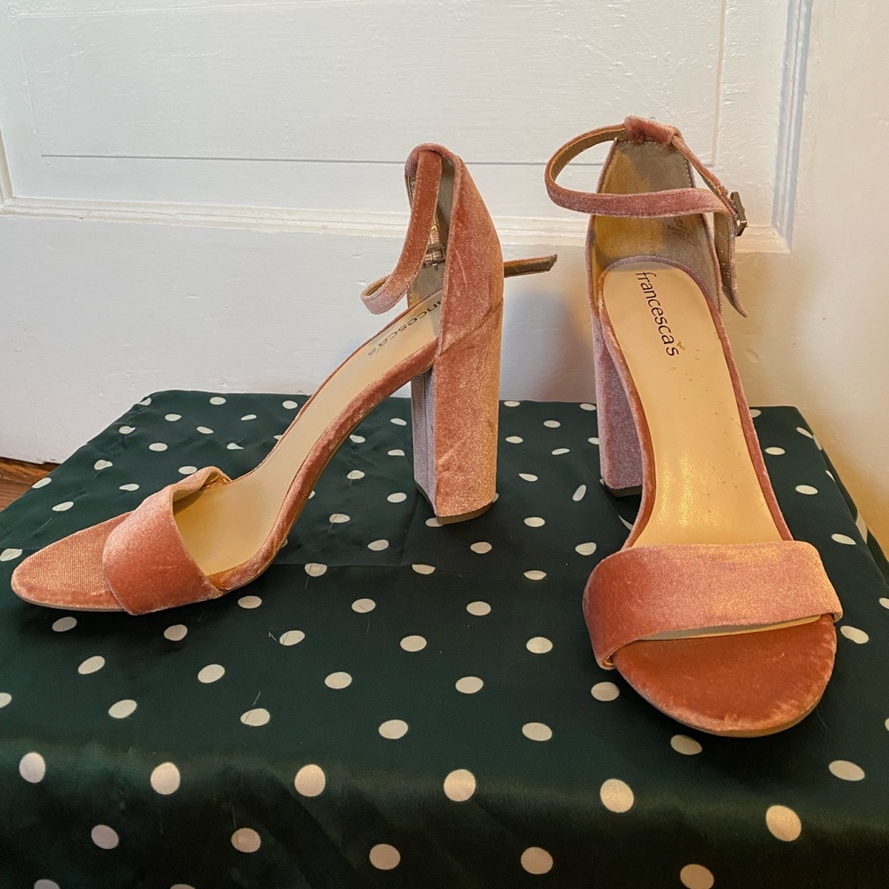 Francesca’s Light Pink Velvet Block Heels LIKE NEW size 8.5